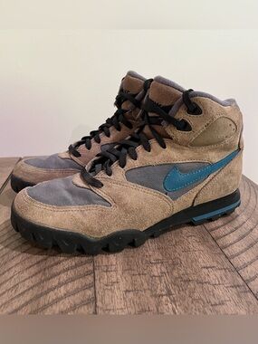 Vintage Nike OG 1994 Caldera Hiking Shoes Women’s Size 7 ACG  Suede 940709-IB